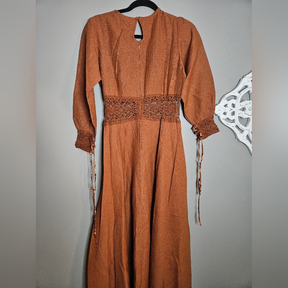 Eddy elegant linen dress lace accents - Picture 8 of 10